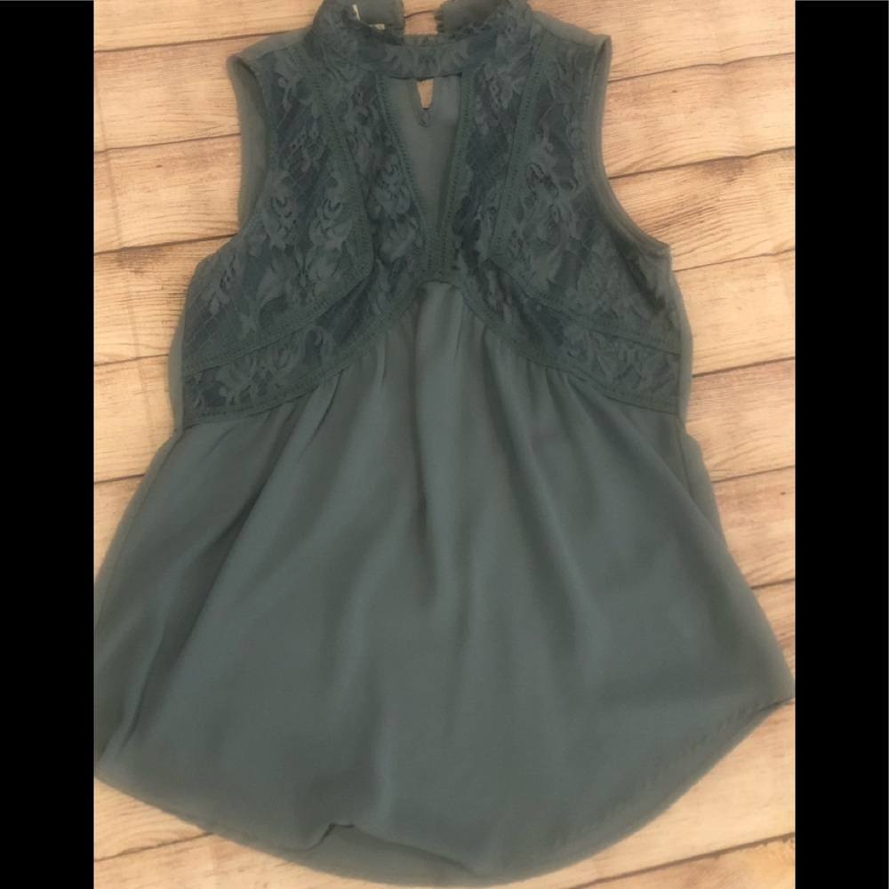 Sleeveless choker blouse